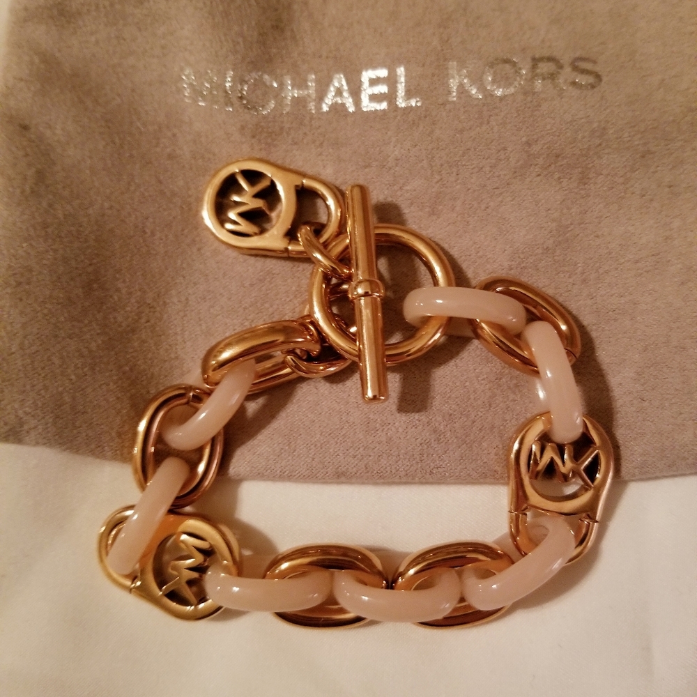 Michael Kors Rose Gold Toggle Style Bracelet - Picture 2 of 4